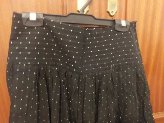Falda Zara Basic negra lunares talla S