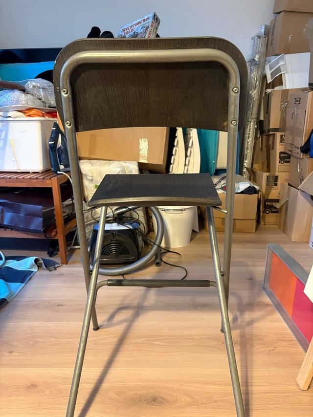 Taburete plegable negro y gris