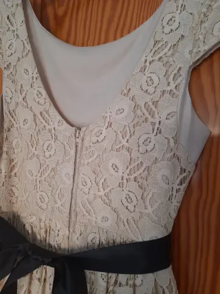 Vestido beige encaje Fórmula Joven