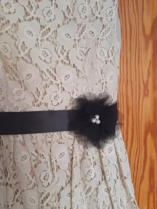 Vestido beige encaje Fórmula Joven