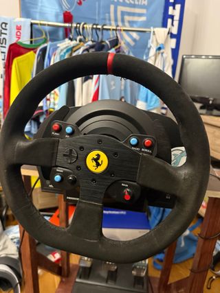 Volante Thrustmaster T300 Alcantara + Pedali