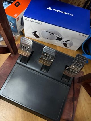 Volante Thrustmaster T300 Alcantara + Pedali