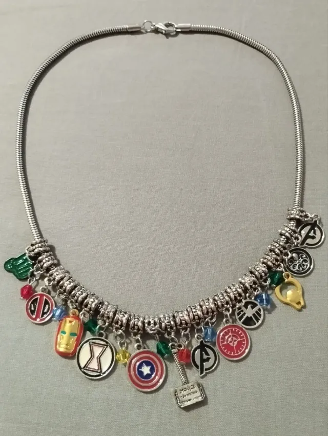 Collar Marvel Símbolos Vengadores