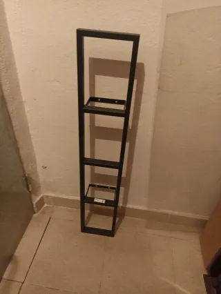 Estantería metálica negra