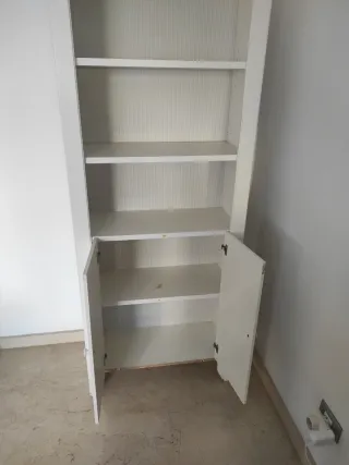 Estantería blanca de madera