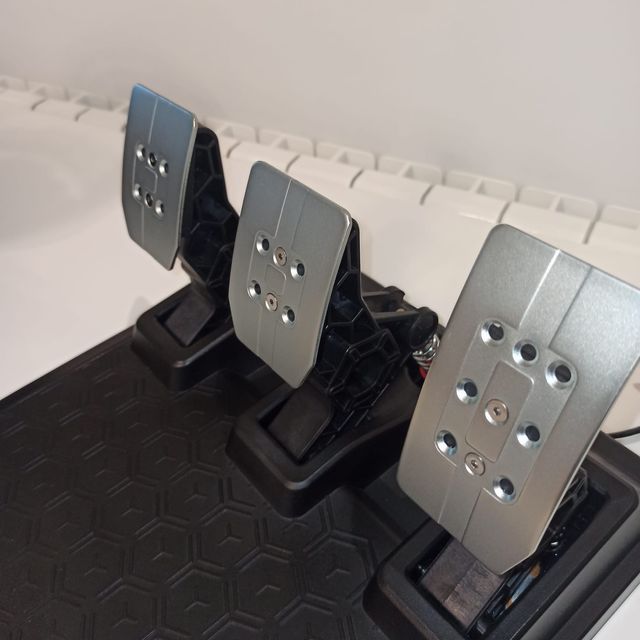 Thrustmaster T248 Xbox/PC Volante + Pedales