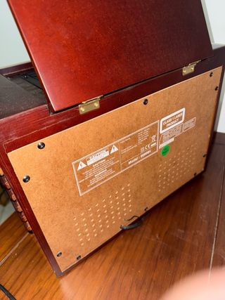 Radio CD Vintage Marrón y Dorado