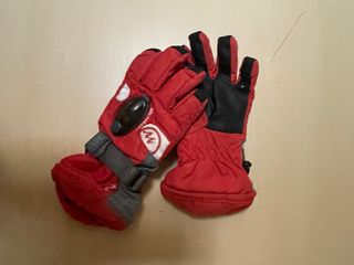 Guantes de esquí rojos
