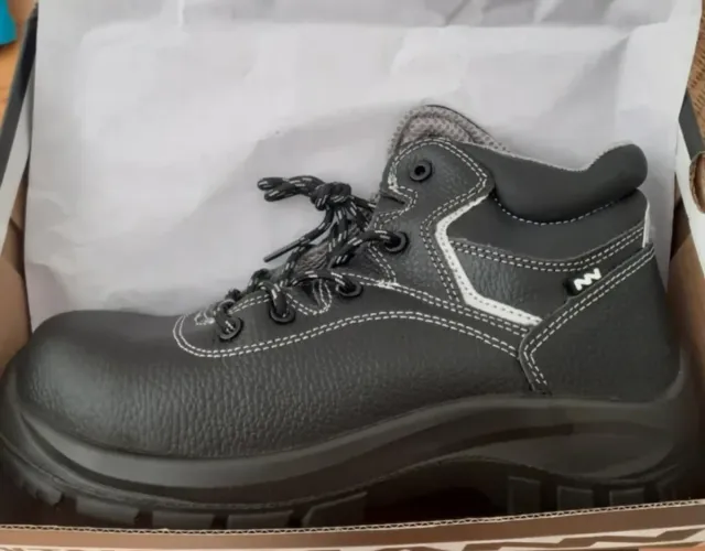 Botas de seguridad negras. NUEVAS A ESTRENAR