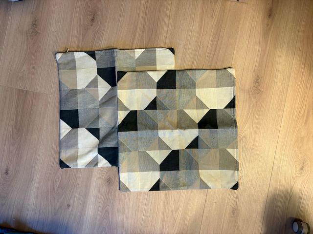 Fundas de almohada con diseño geométrico