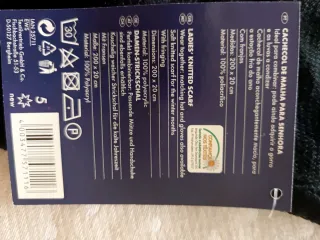 Bufanda de punto negra con flecos