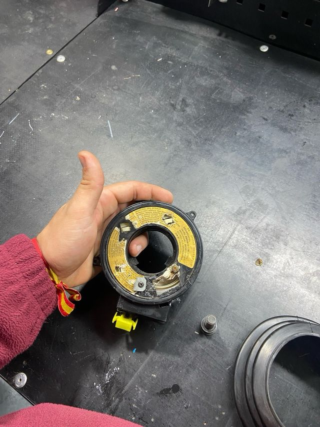 Volante OMP desplazado y piña Mitsubishi Montero