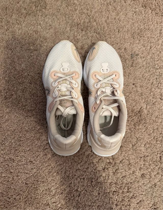 Zapatillas Nike Blancas y Rosas