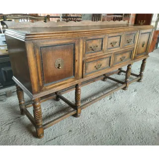 Aparador de roble con cajones