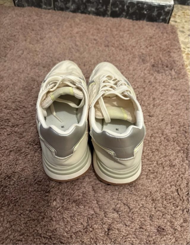 Zapatillas Zara blancas y marrones