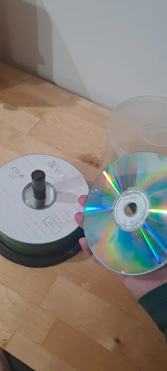 32 CD-R vergini con contenitore