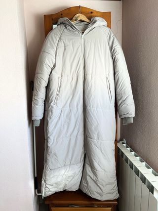 LIQUIDACIÓN: Anorak largo impermeable beige