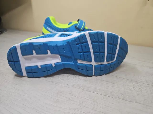 Zapatillas Asics niño Talla 32,5 sin Estrenar