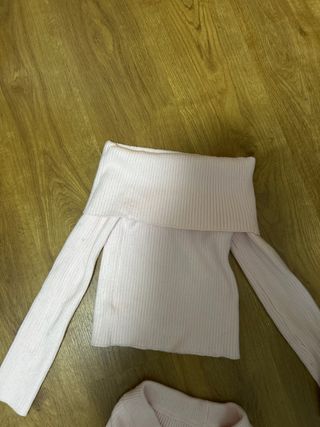 Conjunto rosa hombros al aire manga larga