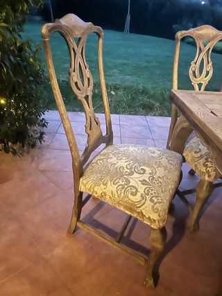 Mesa extensible y 6 Sillas Antiguas