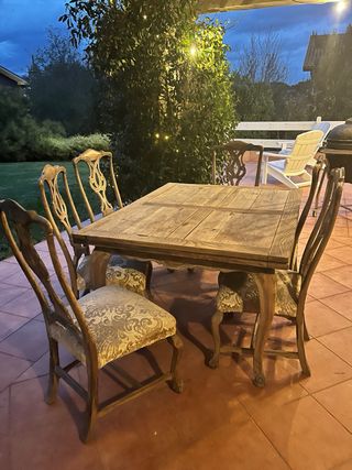 Mesa extensible y 6 Sillas Antiguas