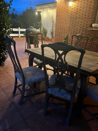 Mesa extensible y 6 Sillas Antiguas
