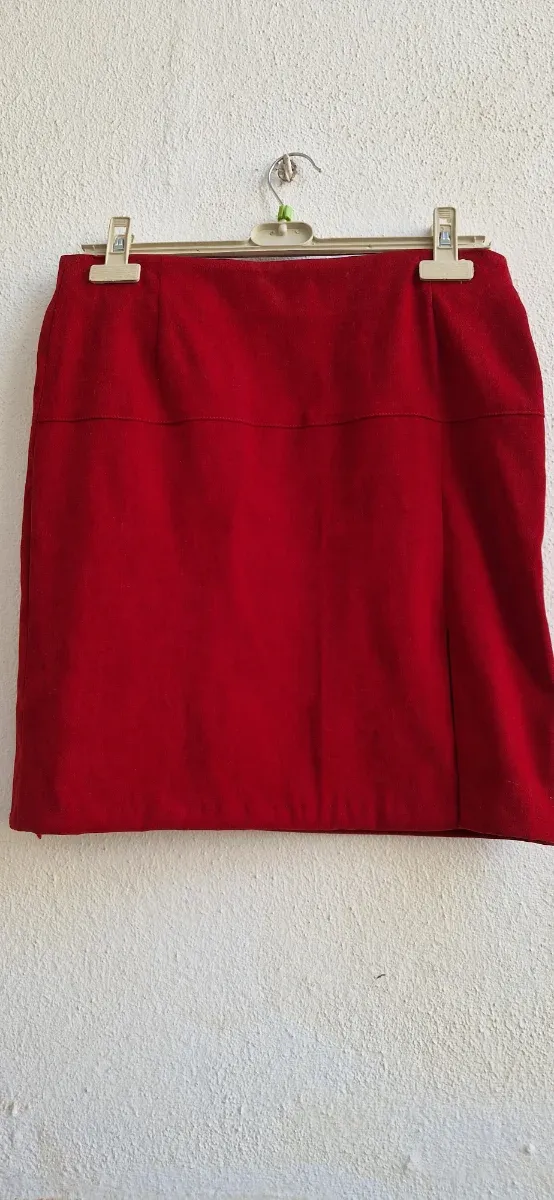 Falda roja de terciopelo
