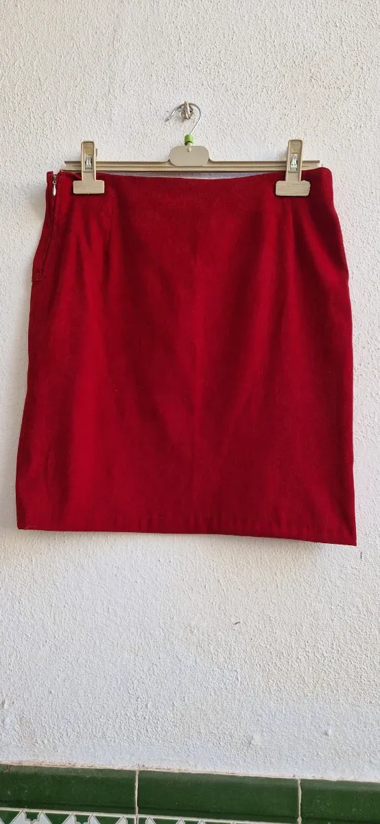 Falda roja de terciopelo