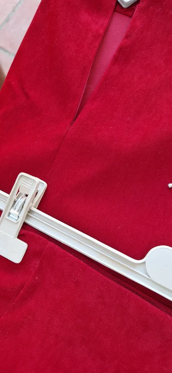 Falda roja de terciopelo