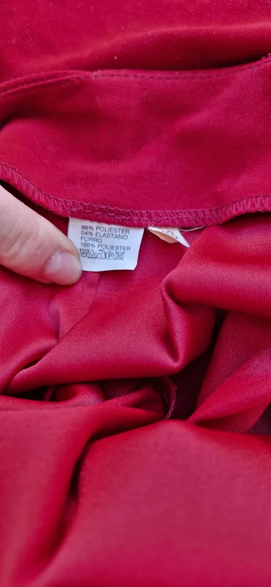 Falda roja de terciopelo