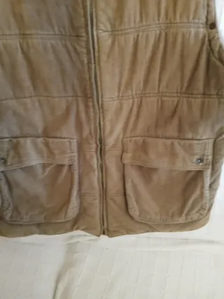 Chaleco de pana marrón