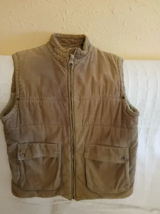 Chaleco de pana marrón