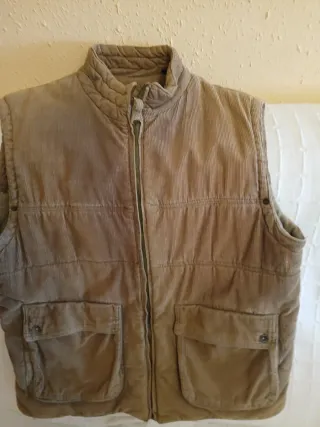 Chaleco de pana marrón