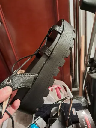 Sandalias de tiras negras talla 38