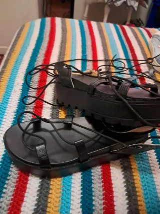 Sandalias de tiras negras talla 38