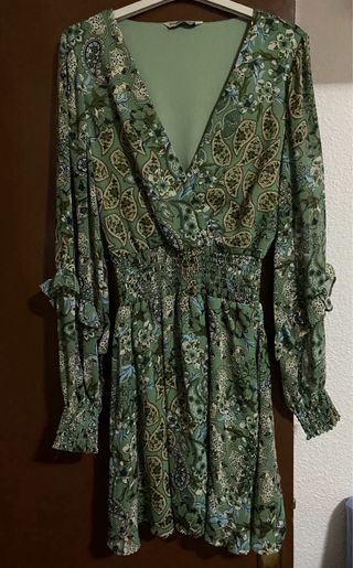 3X2 Vestido M STRADIVARIUS volantes paisley