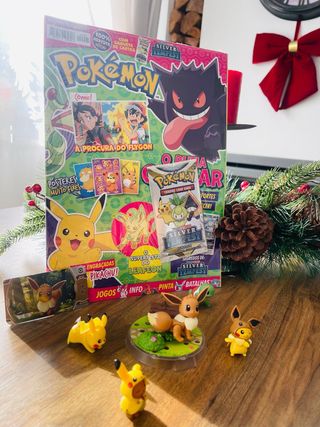 Pack Pokémon Revista com Saqueta de Cartas