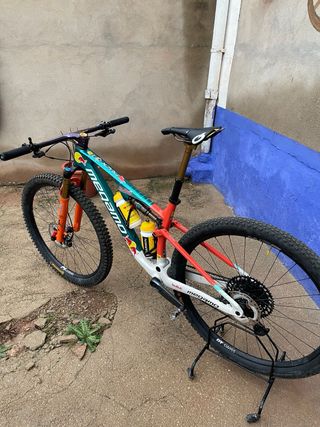 Espectacular Megamo Track Buff Talla M