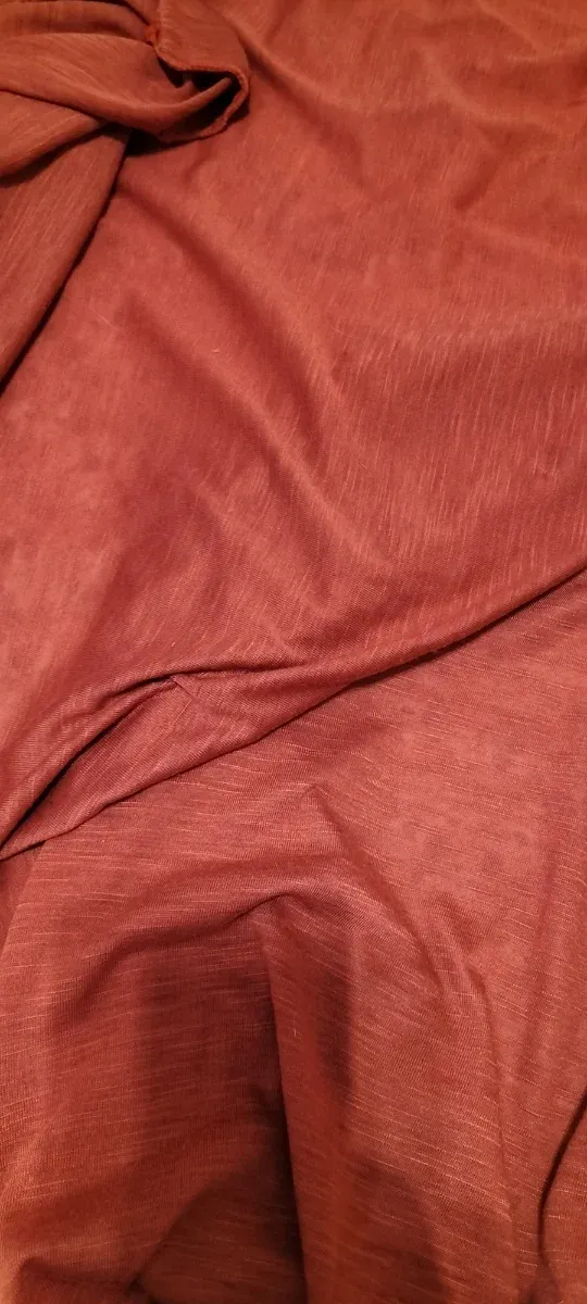 Foulard  No es rojo es más parecido al color teja