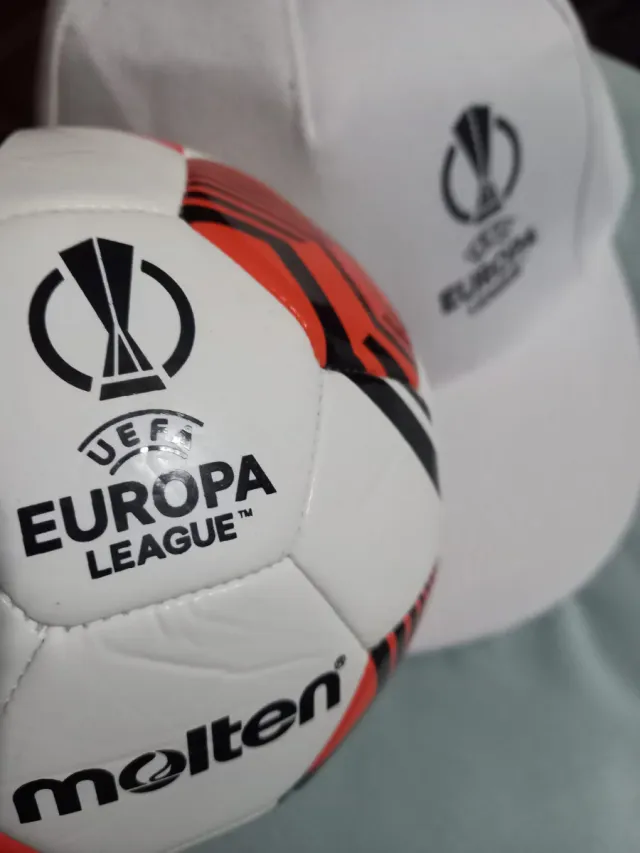 Gorra y mini Balón Europa League Final 2022