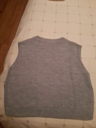 Chaleco de punto cuello pico