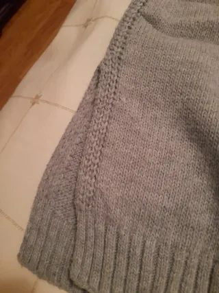 Chaleco de punto cuello pico