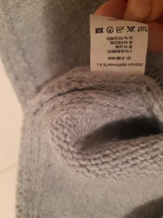 Chaleco de punto cuello pico