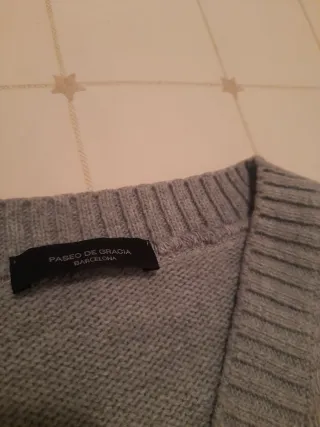 Chaleco de punto cuello pico