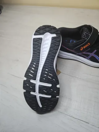 Zapatillas Asics Niño Talla 31,5 Nuevas a Estrenar