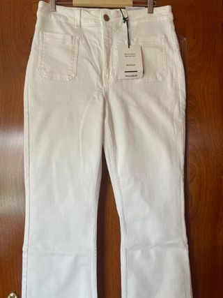 Pantalón vaquero con bolsillos delanteros