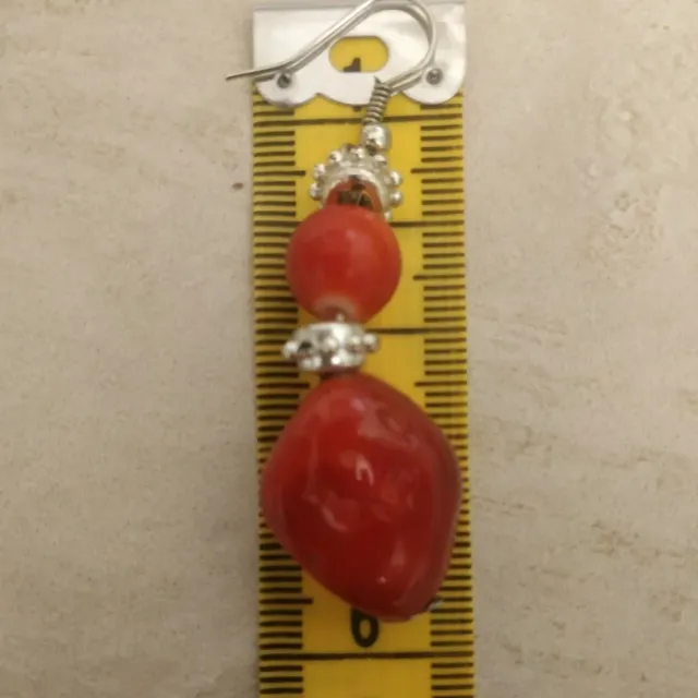 Orecchini rossi con dettagli colore argento