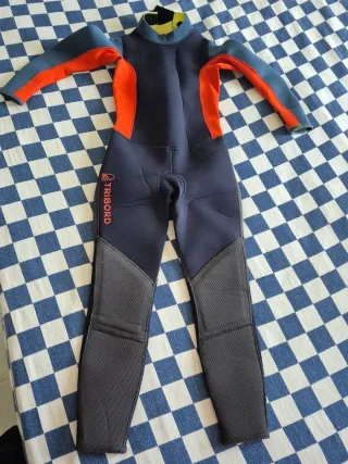 Neopreno niño Tribord 8-10 años.  Entre 2 o 3 mm