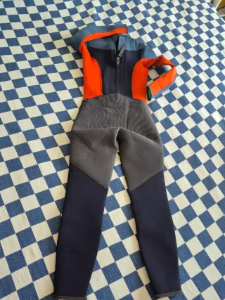 Neopreno niño Tribord 8-10 años.  Entre 2 o 3 mm