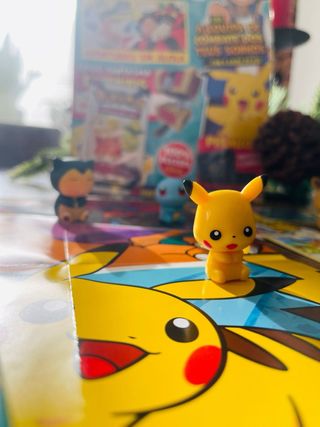 Pack Pokémon - Revista e Cartas
